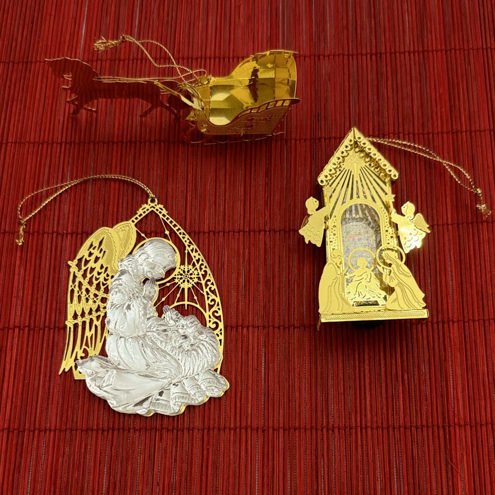 Gold filigree Christmas Ornaments, bundle of 3. (Mlb)